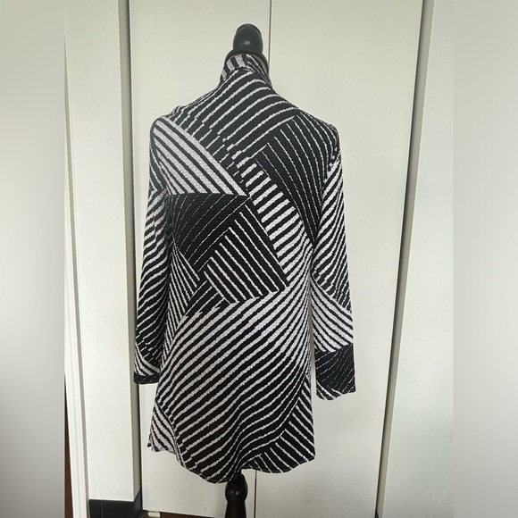 Chico’s TRAVELERS COLLECTION
Crushed Patchwork Striped Jacket size 0 - Picture 2 of 5